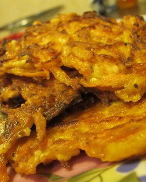 Морковные котлеты с пармезаном, чесноком и пряными травками