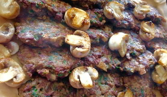 рубленые котлеты из куриной печени и грибов