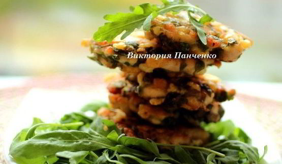 рубленые куриные котлеты с лесными грибами и сыром джюгас