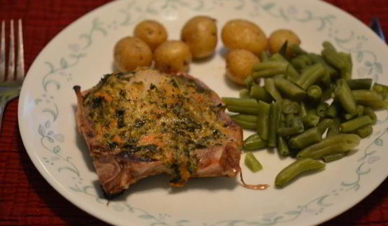 свиные котлеты с горчичным пряным маслом