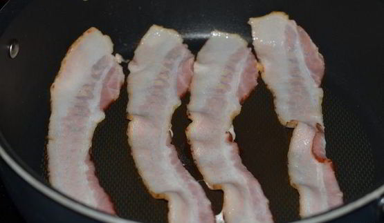 свиные котлеты со сливочным соусом и беконом