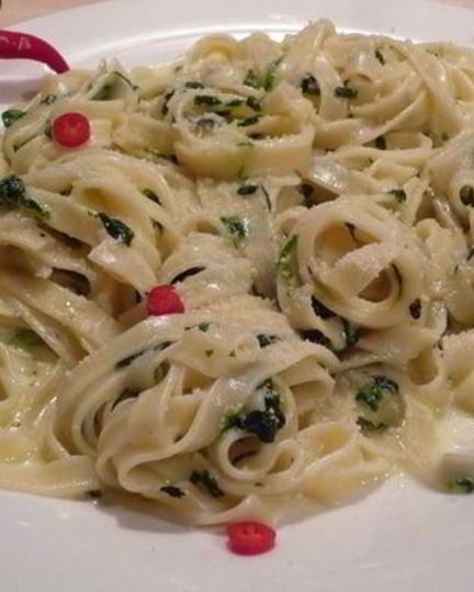 Рецепт лапши под соусом горгонзола со шпинатом
