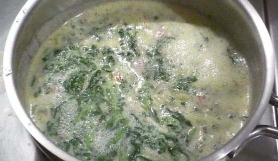 лапша под соусом горгонзола со шпинатом