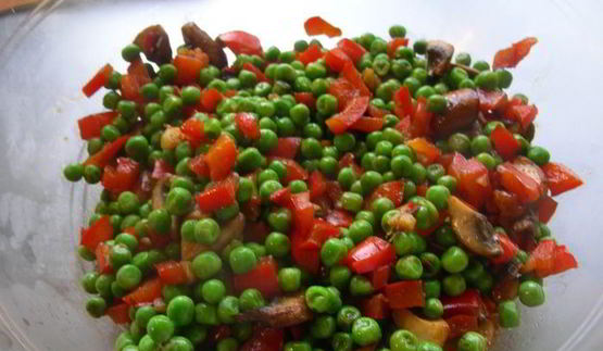 лапша с курицей и овощами по-сингапурски