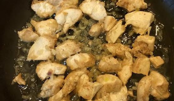 лапша с курицей и овощами