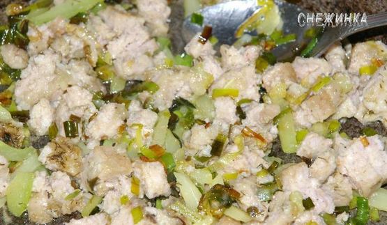 лапша с мясным соусом по-домашнему