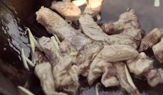 лапша с соусом терияки и овощами