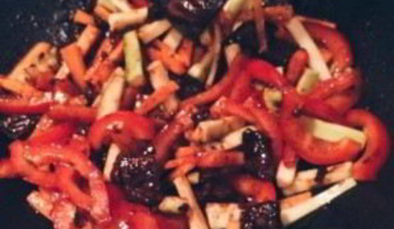 лапша со свининой в соусе терияки