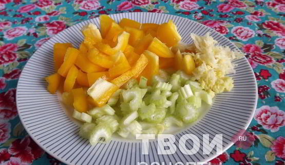 лапша удон с курицей и овощами