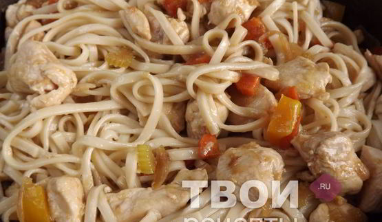лапша удон с курицей и овощами