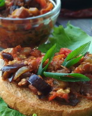 Баклажанная паста на тостах