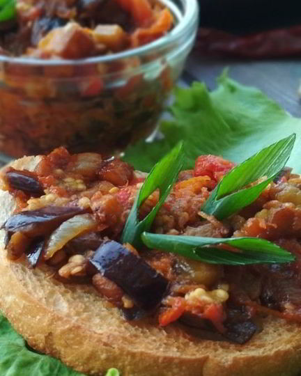 Рецепт баклажанной пасты на тостах