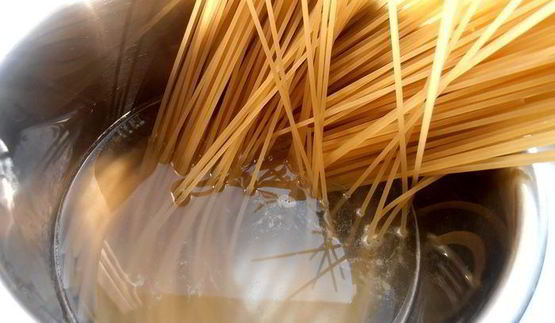 быстрые спагетти с мидиями