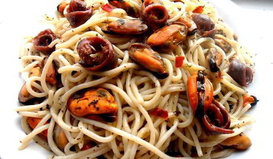 быстрые спагетти с мидиями