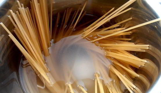 быстрые спагетти с мидиями