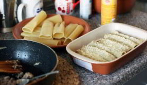 фаршированные макароны под соусом