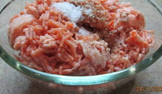 каннелони с овощным соусом и рыбным фаршем