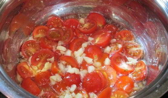 каннелони с овощным соусом и рыбным фаршем