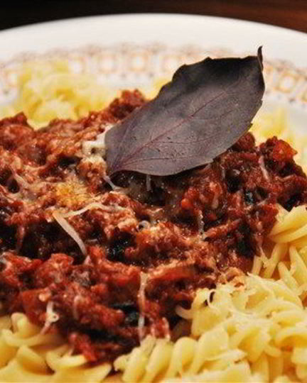 Рецепт летней пасты с соусом из томатов и базилика