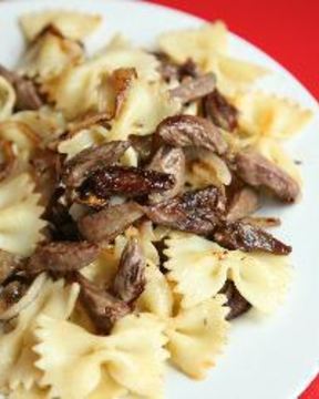 Макароны бантики с жаренным сердцем