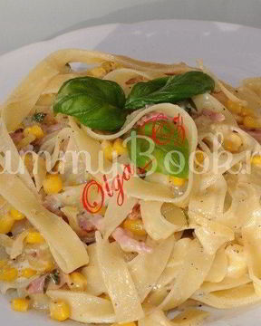 Макароны с беконом в сырно-винном соусе