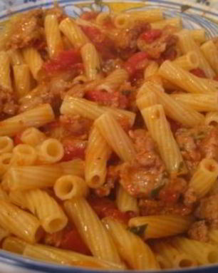 Макароны с фаршем и томатным соусом