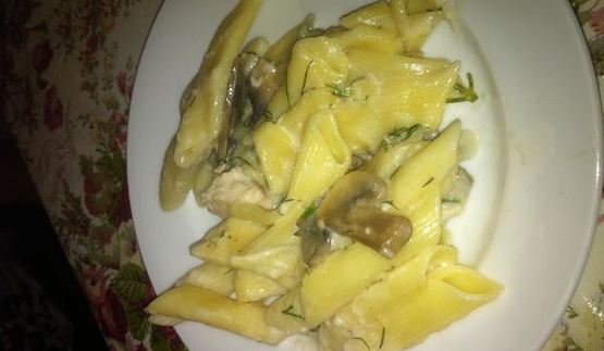 макароны с грибами и курицей в сливочном соусе
