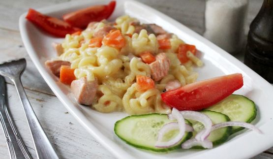 макароны с красной рыбой в соусе