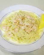 Макароны с креветками в сливочном соусе