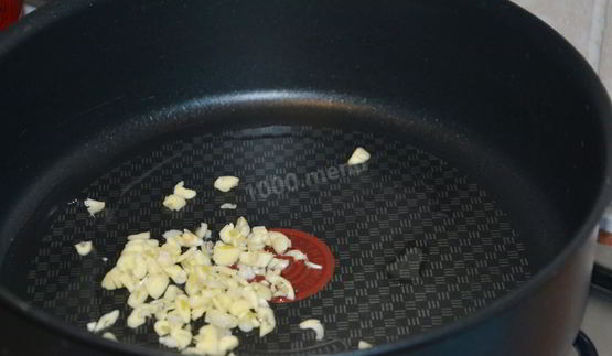 макароны с курицей и горошком в сливочном соусе