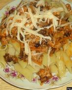 Макароны с мясным фаршем в соусе с вином