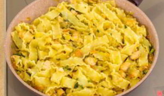 макароны с семгой и помидорами