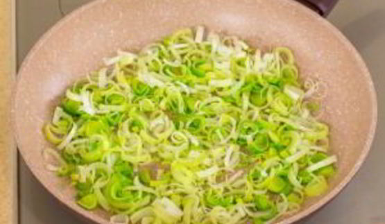 макароны с семгой и помидорами