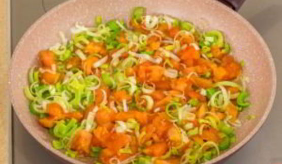 макароны с семгой и помидорами