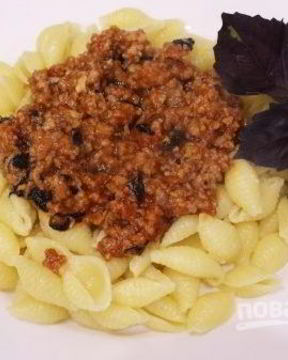 Макароны с томатным мясным соусом