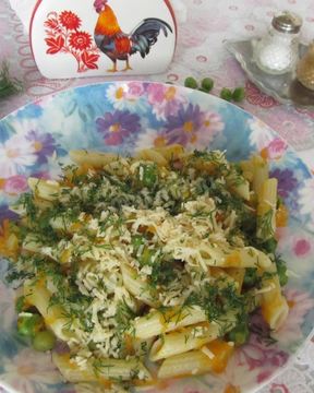 Макароны с зеленым горошком и сыром