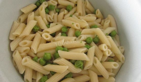 макароны с зеленым горошком и сыром