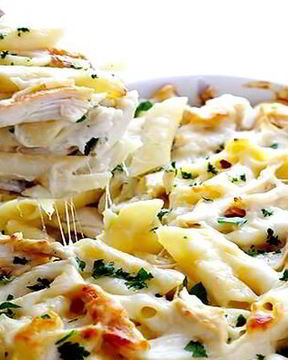 Паста Альфредо с курицей, запеченная