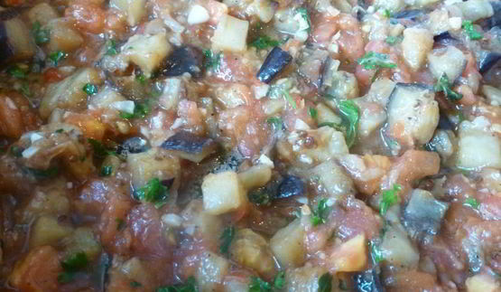 паста с баклажанами и помидором