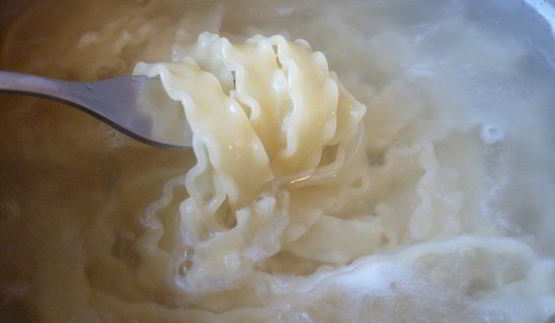 паста с баклажанами и помидором