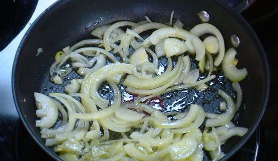 паста с беконом, шпинатом и помидорами