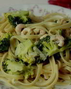 Паста с брокколи и креветками