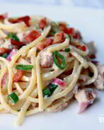 Паста с курицей, беконом и рикоттой