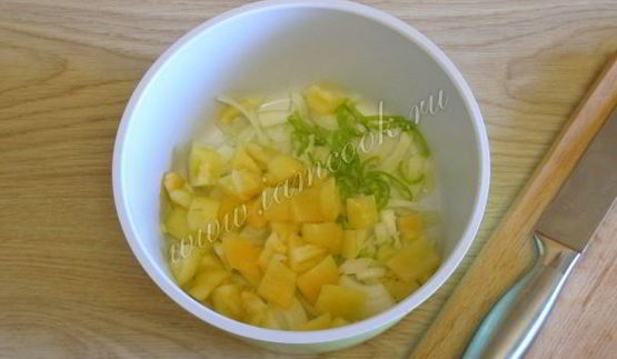 паста с курицей, грибами и овощным соусом