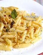 Паста с печеным чесноком, кедровыми орешками и каперсами