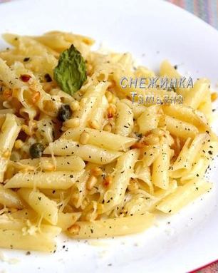 Паста с печеным чесноком, кедровыми орешками и каперсами