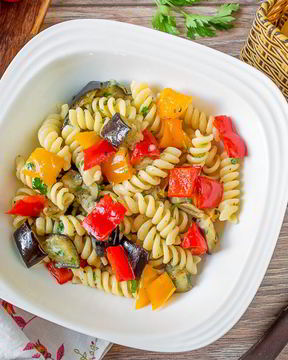 Паста с печеными овощами