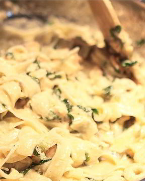 Паста с семгой и шпинатом в сливках