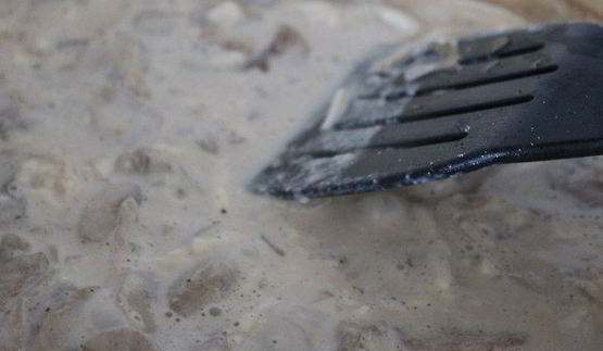 паста с сливочно-грибным соусом и плавленным сыром