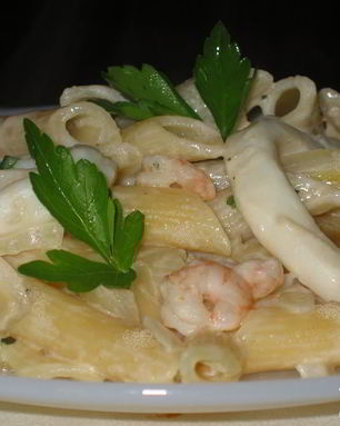 Паста с соусом из кальмаров